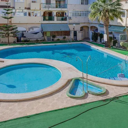 Santana -19 At With Pool, Garage And Lift Daire Torrevieja
